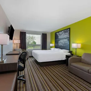 Hotel Super 8 By Wyndham East Mb
